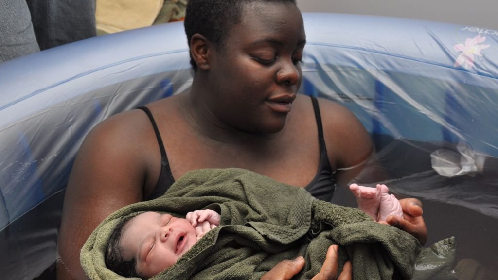 The Benefits of Hydrotherapy for Pregnancy like water birth